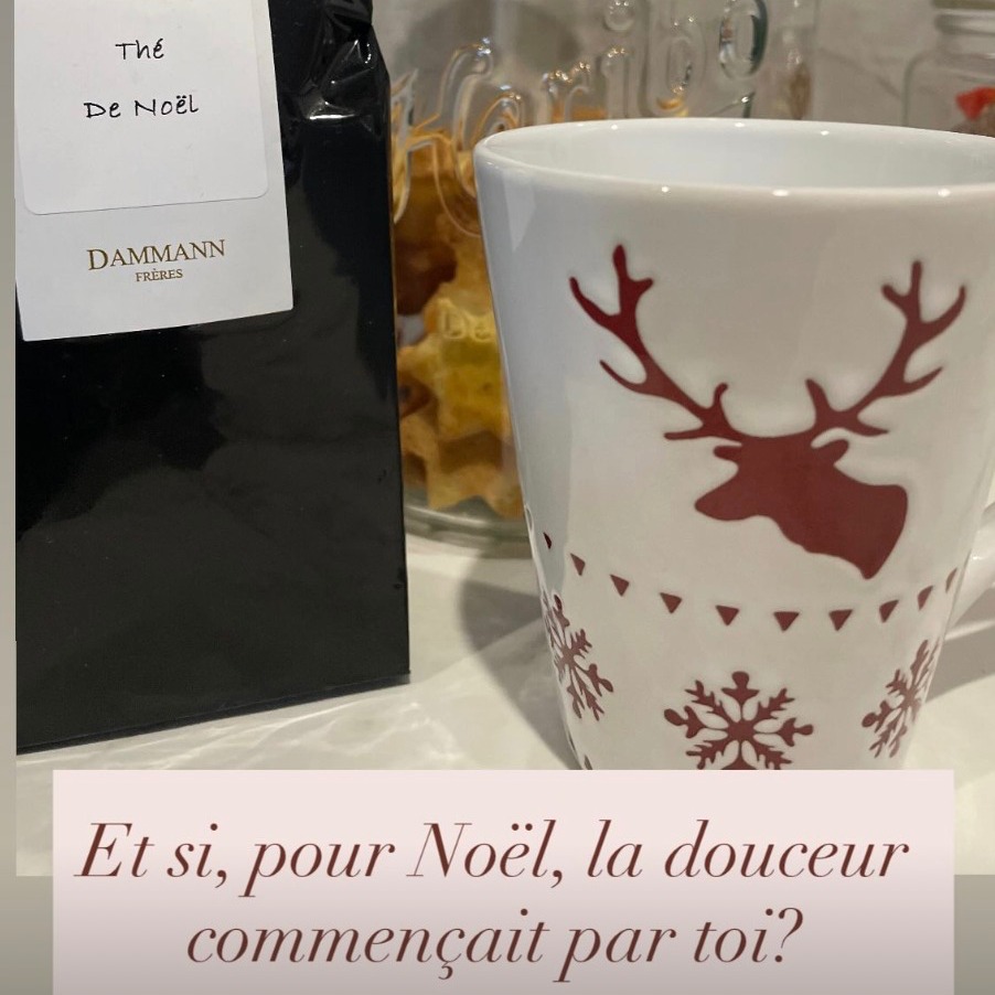 « Si tu désires un ami, commence par toi-même. »

Et si, en cette période de Noël, tu t’autorisais à te faire un cadeau ?
Celui de te traiter avec le respect et la bienveillance que tu mérites.
Ralentir, écouter ton corps, te parler avec douceur… quelques minutes, le temps d’un thé 🍵

En kinésiologie, le corps nous montre combien la façon dont nous nous traitons influence notre équilibre.

À Noël, tu donnes…
du temps, de l’énergie, la volonté de faire plaisir, une énergie tournée vers les autres.
Et si tout commençait là… avec toi, en apprenant aussi à recevoir. 🥰